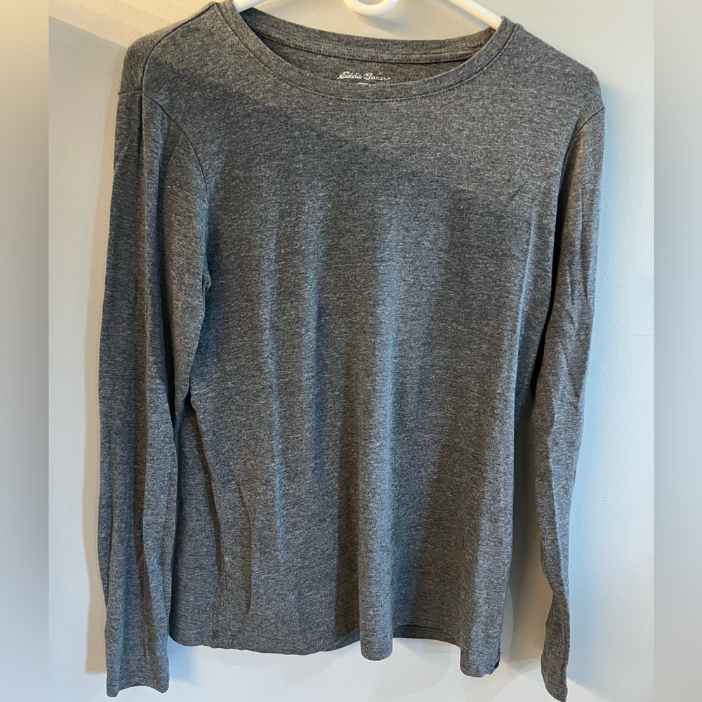 Eddie Bauer women’s Heather Gray Long-Sleeve Crewneck Tee